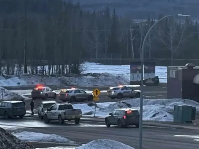 Tiroteo escolar en Canadá sacude a pequeña comunidad de Columbia Británica