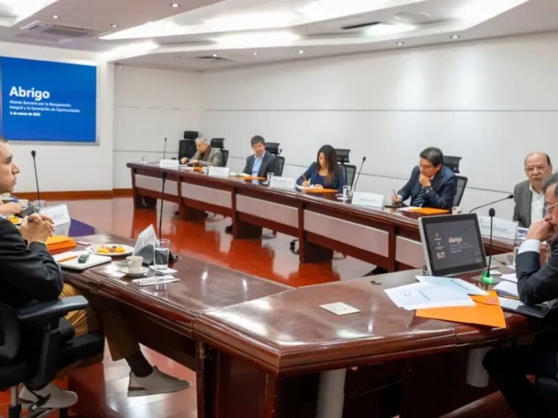 Acuerdo entre Gobierno y sector financiero evita inversiones forzosas