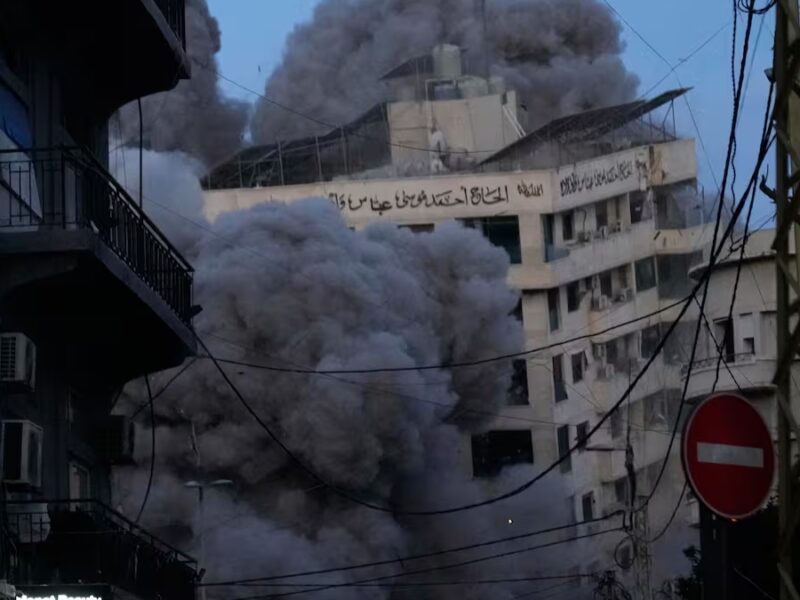 Israel bombardea centro de Beirut y deja al menos 12 víctimas civiles en zonas residenciales