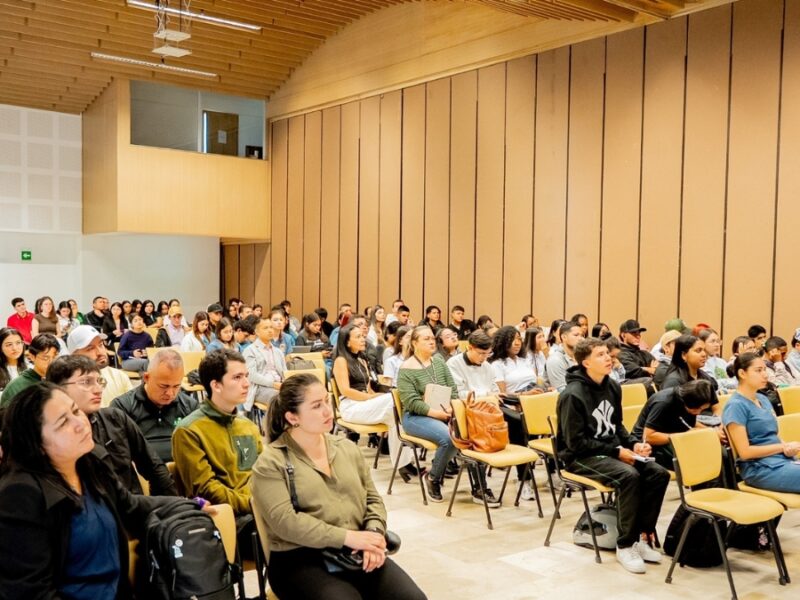 CARDER comparte experiencia en Pagos por Servicios Ambientales durante curso de bioeconomía en Pereira