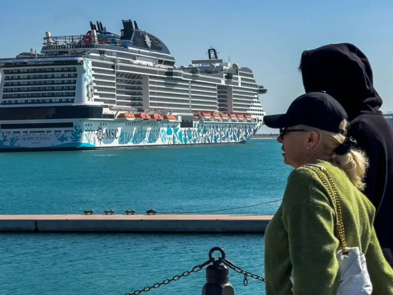 Crucero queda atrapado en Dubái mientras crece la tensión militar en Medio Oriente