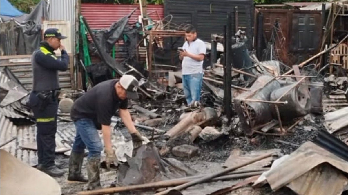 denuncia ciudadana el colmo invadieron denuncie y ahora levantan muros y la alcaldia sigue sin hacer nada denuncia 1603