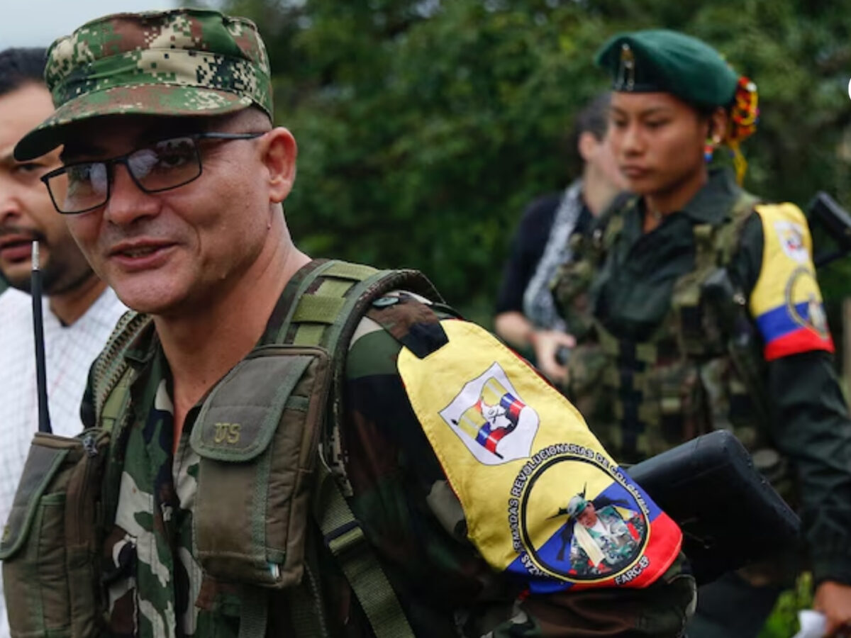 Medicina Legal descarta muerte de Iván Mordisco tras bombardeo en Vaupés