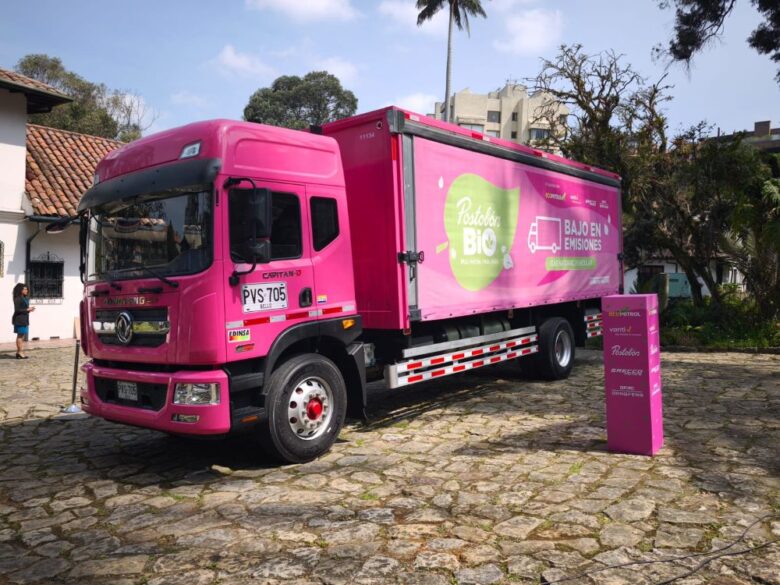 presentan en colombia el primer camion de reparto de bebidas que funciona con gas natural camion dfac dongfeng a gas natural para reparto urbano
