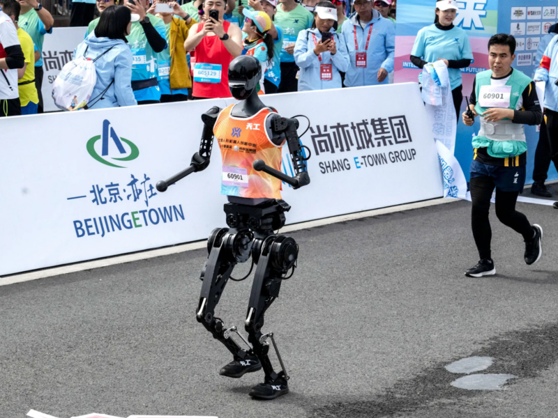 robots autonomos correran en china asi sera la carrera que marca el futuro de la ia pagina web 1