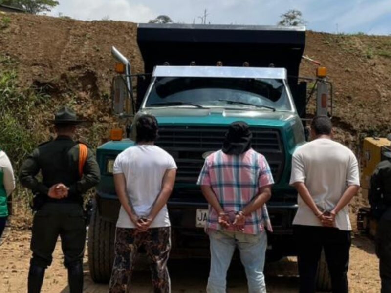 Tres capturados y maquinaria inmovilizada deja operativo ambiental en Dosquebradas