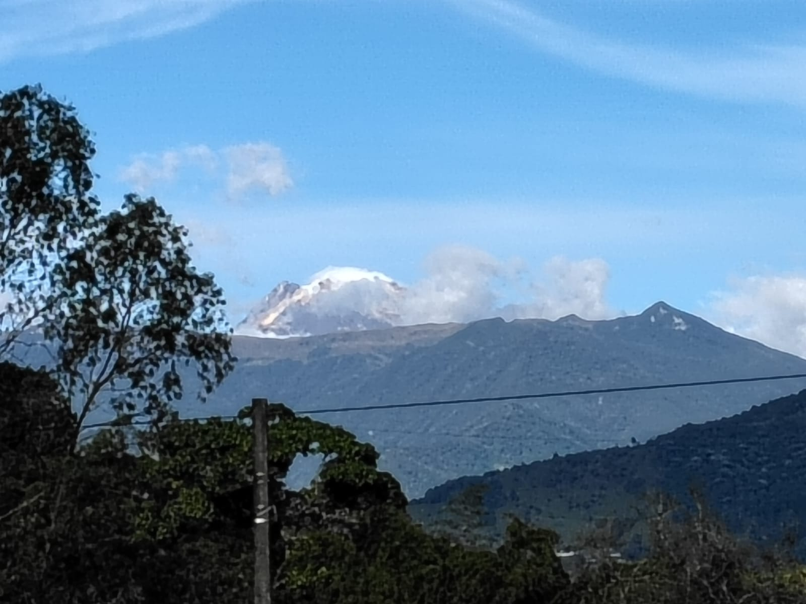 Crónica de una espera inquietante: entre la historia que arde y la montaña que calla. 2 cronica de una espera inquietante entre la historia que arde y la montana que calla image 1