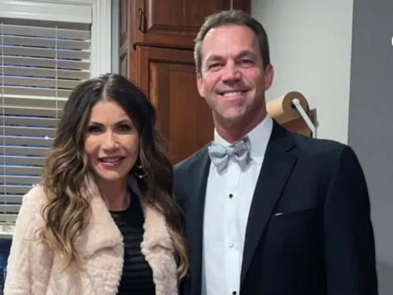 escandalo golpea a kristi noem tras revelarse fotos chats y pagos de su esposo en foros sexuales kristin y byron noem escandalo