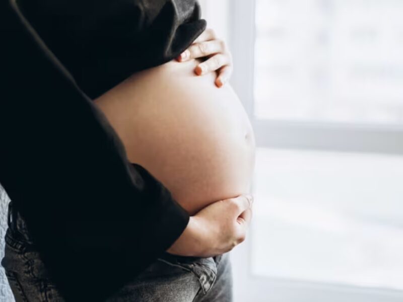 Estados Unidos registra nuevo mínimo histórico en tasa de fertilidad 2025: un desafío demográfico