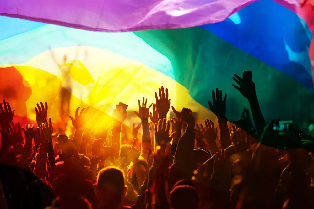 corrupcion jhoan pena esta contratado en la alcaldia de armenia cobra 16 millones pero esta viviendo en espana celebracion orgullo gay.jpg