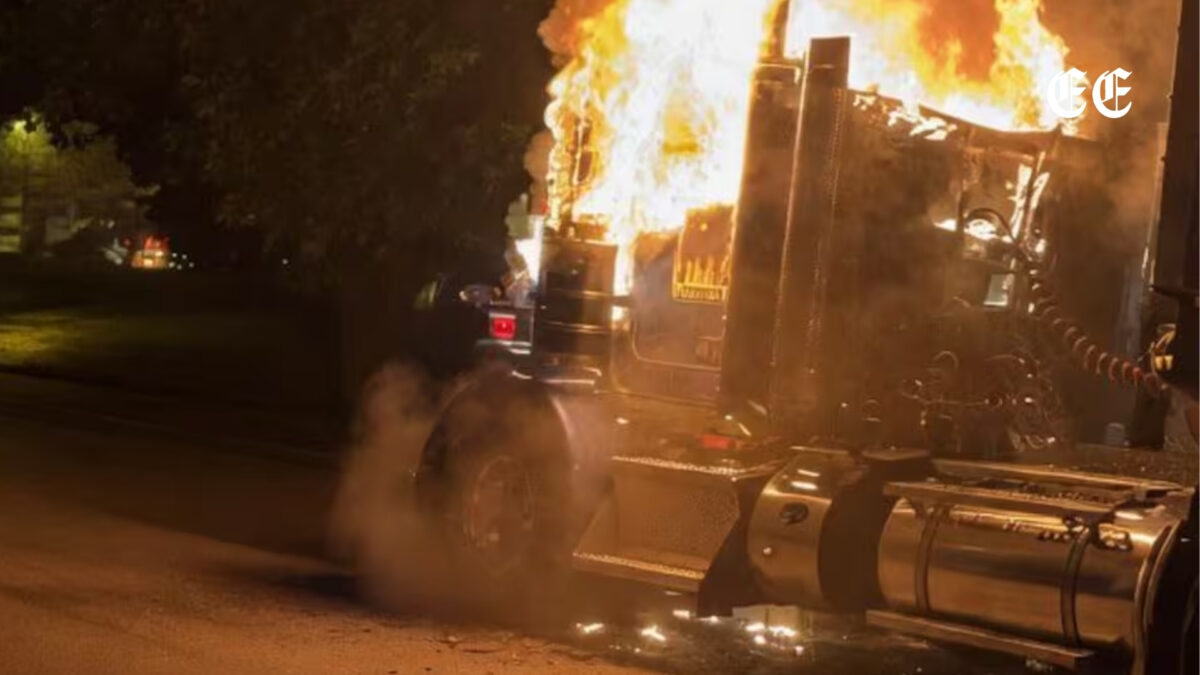 el eln quema vehiculos y deja explosivos en la via los llanos taraza quema vehiculos eln