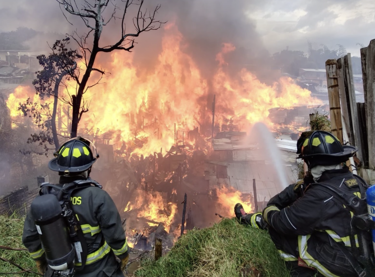 Emergencia en el Quindío tras pavoroso incendio estructural en zona residencial de Armenia 3 Crédito: Prensa Alcaldía de Armenia