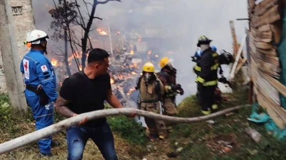 Emergencia en el Quindío tras pavoroso incendio estructural en zona residencial de Armenia 2 Crédito: Prensa Alcaldía de Armenia