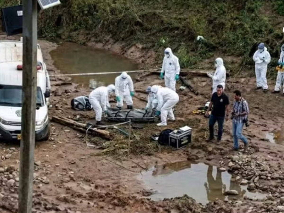 Hallan explosivos entre cuerpos recuperados tras combate de disidencias en Guaviare