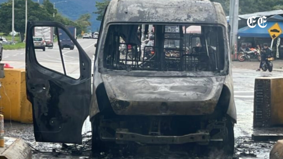 incendio de vehiculo en chinauta genera retrasos en el plan retorno a bogota van incendio peaje