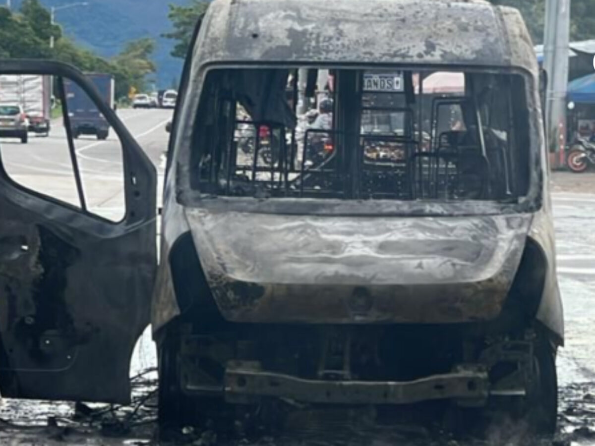 Incendio de vehículo en Chinauta genera retrasos en el plan retorno a Bogotá