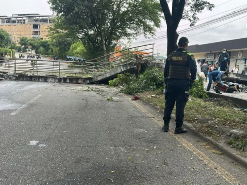 tragedia en el anillo vial de giron tras la caida un puente peatonal una persona perdio la vida puente giron caida