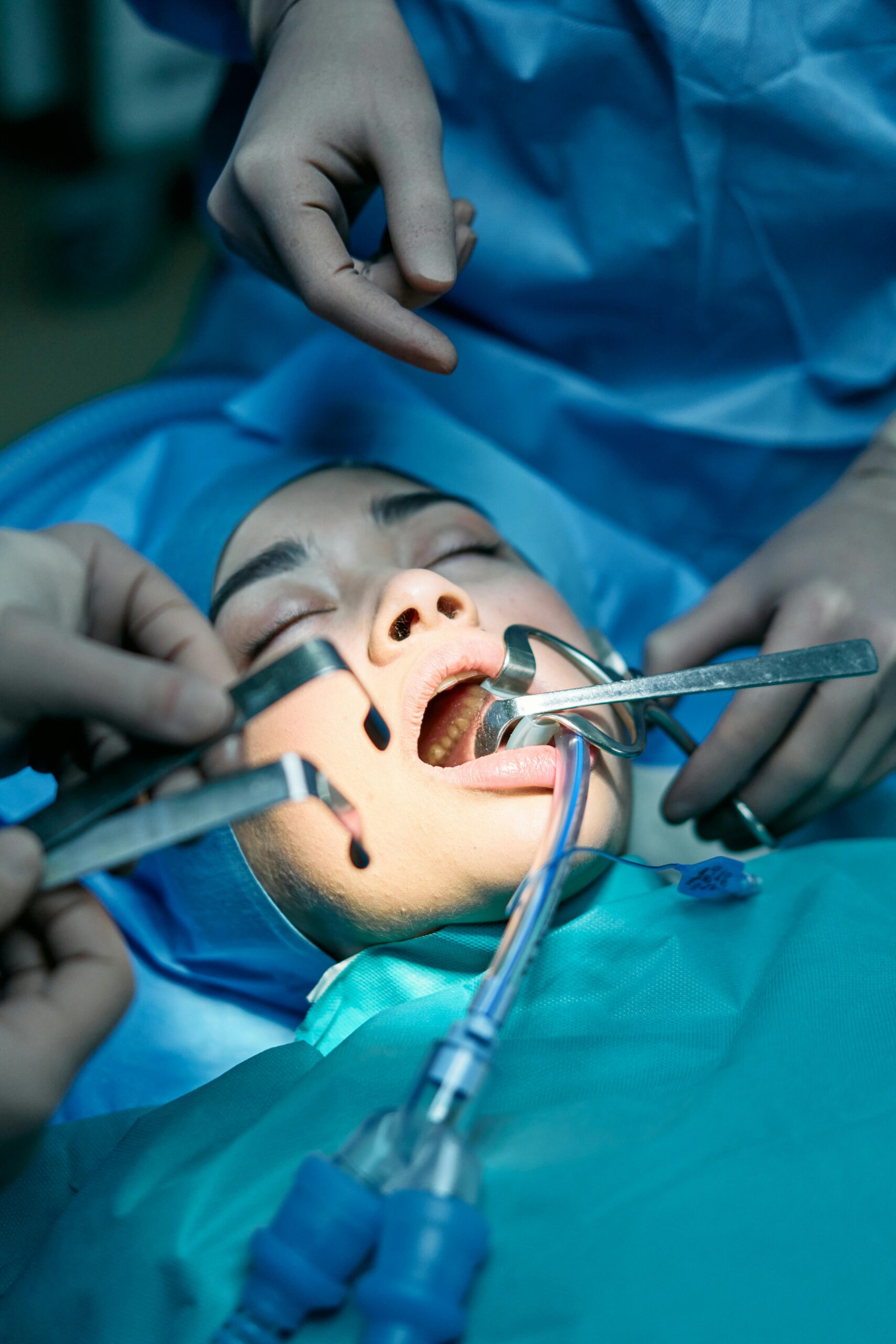 tribunal sanciona a dos medicos por procedimiento de cirugia estetica en pereira pexels cottonbro 7584494 scaled