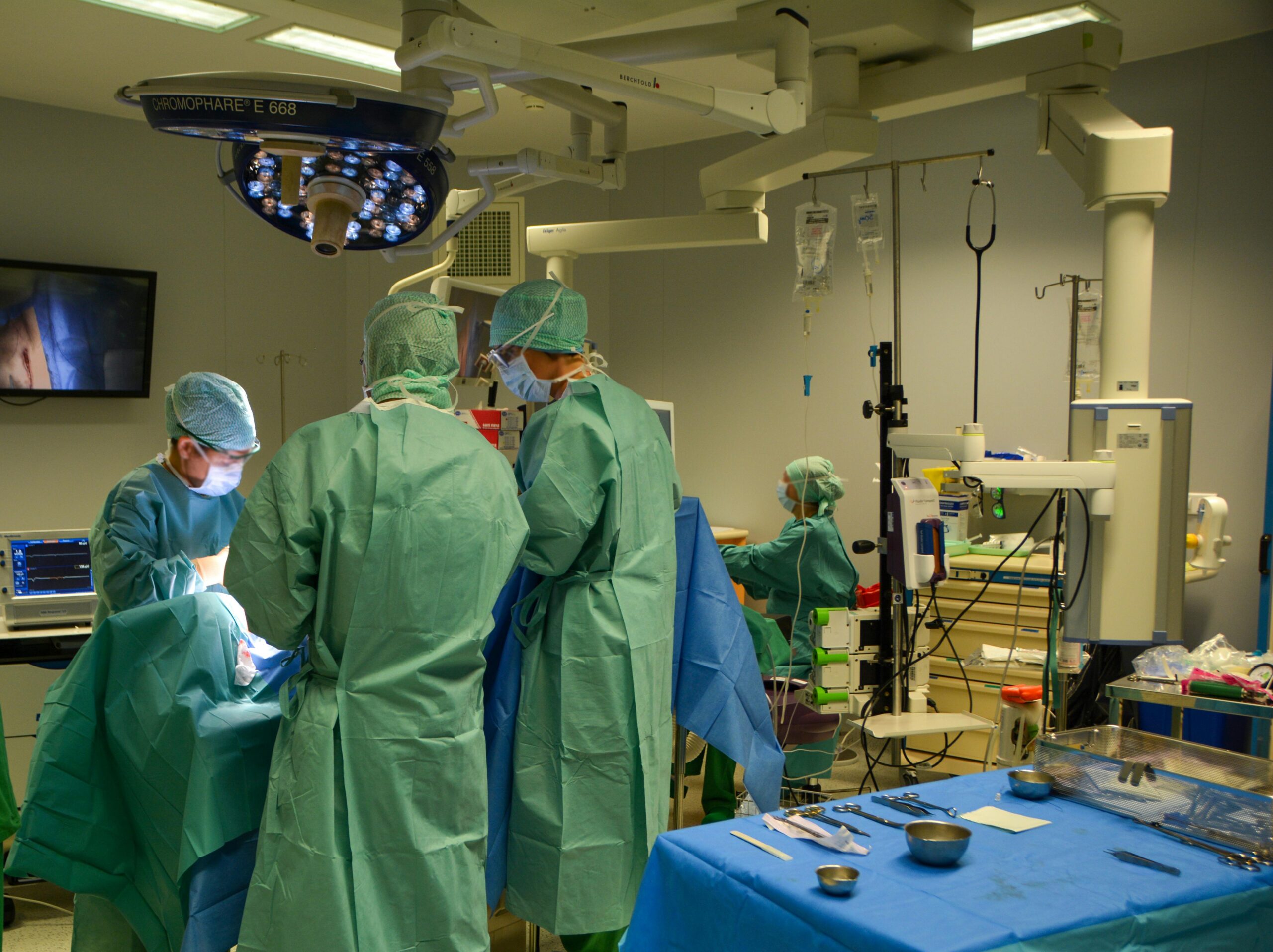tribunal sanciona a dos medicos por procedimiento de cirugia estetica en pereira pexels titus fr 24022802 scaled