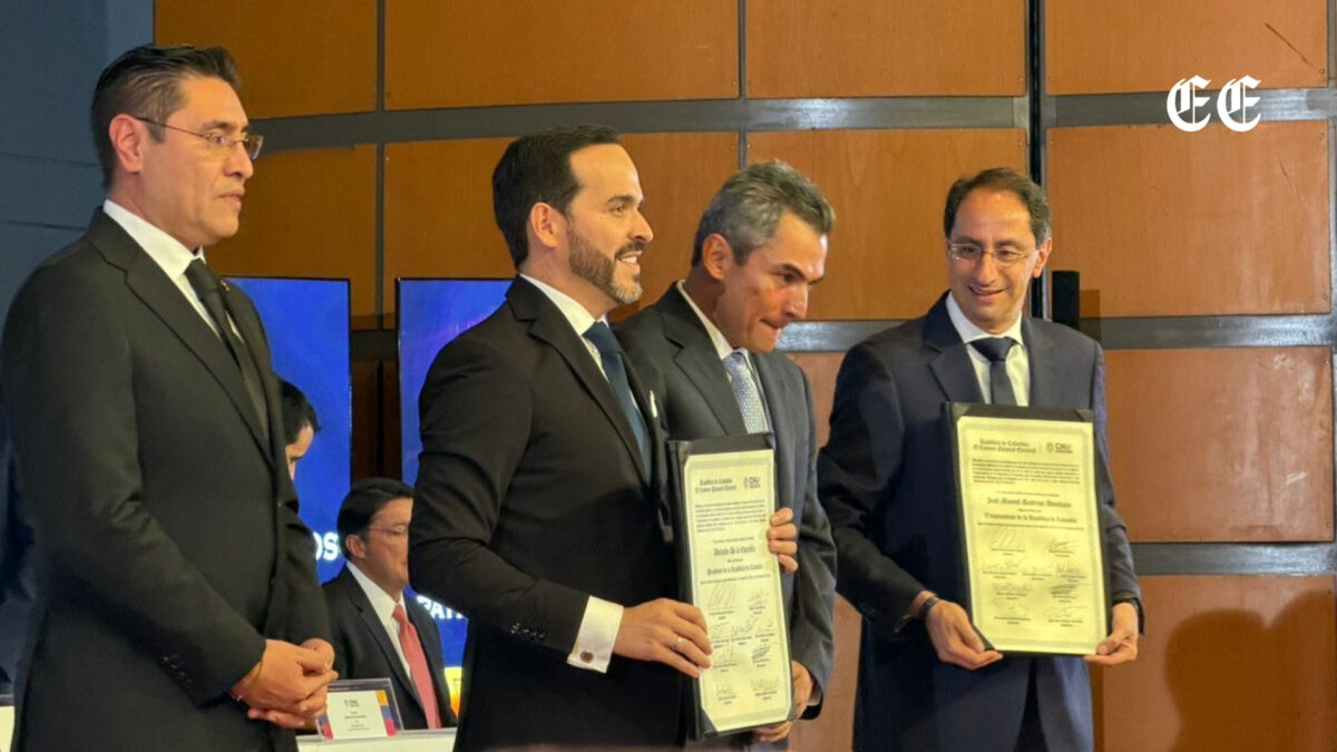 abelardo de la espriella recibe la credencial oficial como presidente electo de colombia abelardo de la espriella