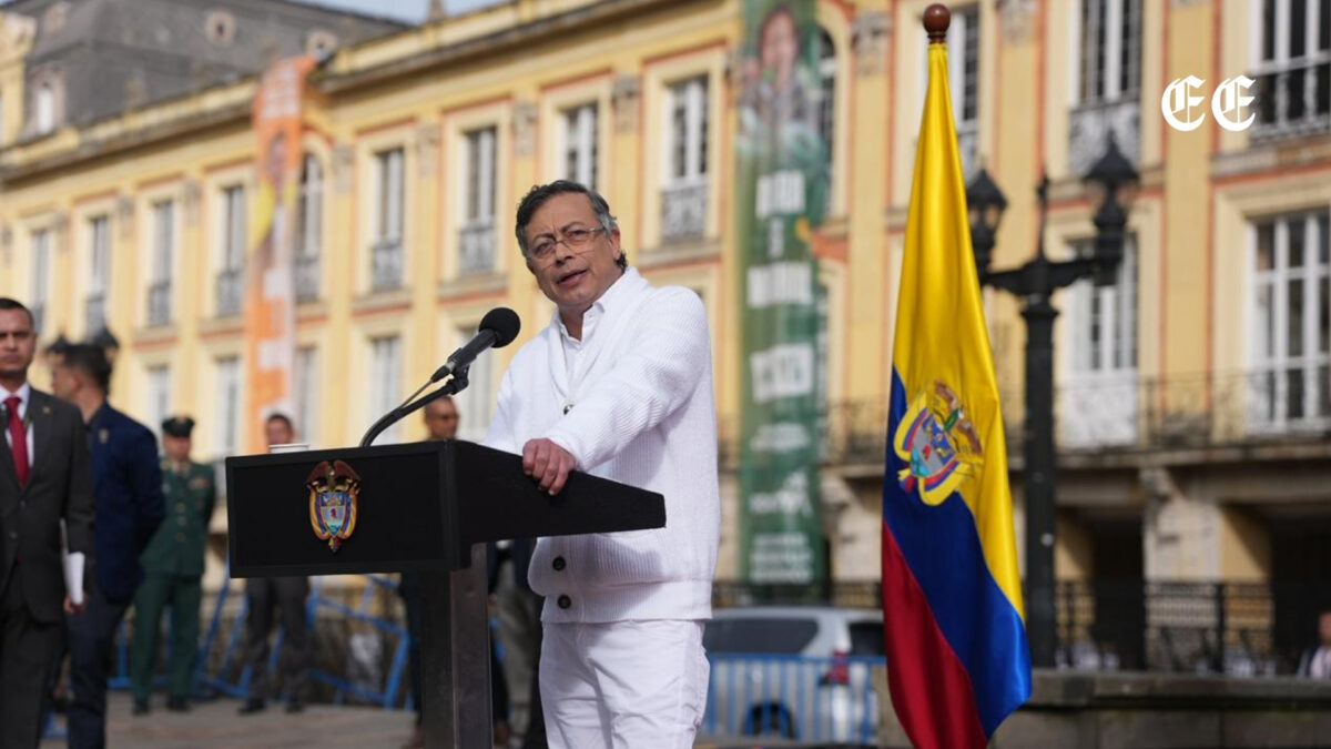 comision de acusacion pide llamar a indagatoria al presidente gustavo petro por presuntas irregularidades en fondos de campana gustavo petro facebook presidencia de colombia