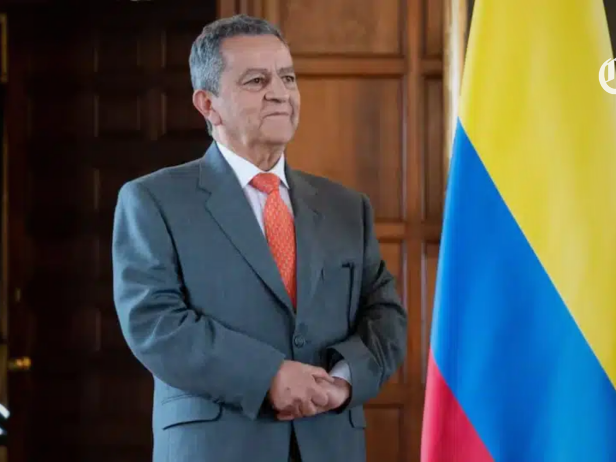 Fiscalía imputa al exsecretario general de la Cancillería por presuntas irregularidades en la adjudicación de contrato para la expedición de pasaportes