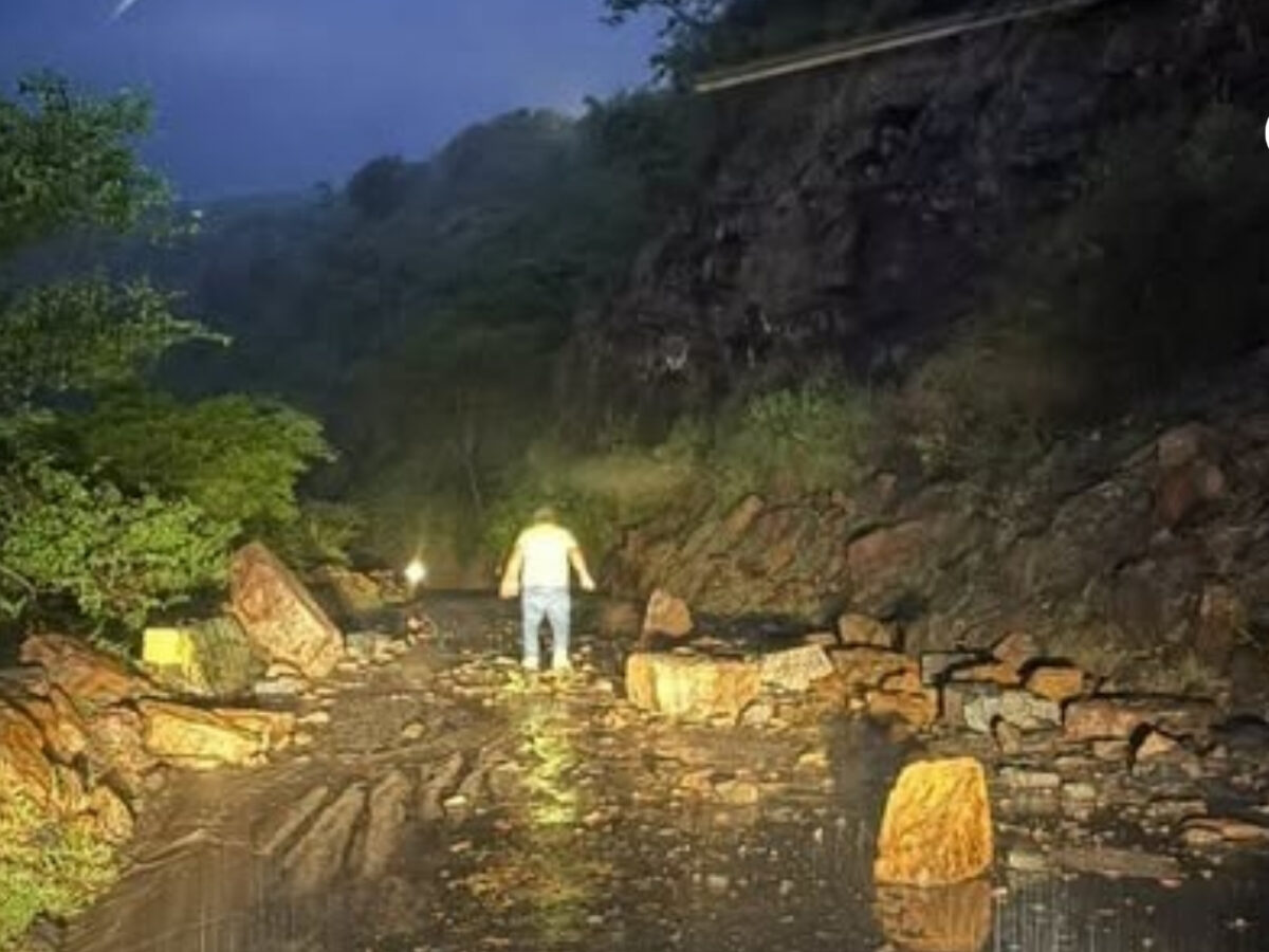 Fuertes lluvias dejan varios heridos y bloqueos viales por caída de redes eléctricas y rocas en Barichara