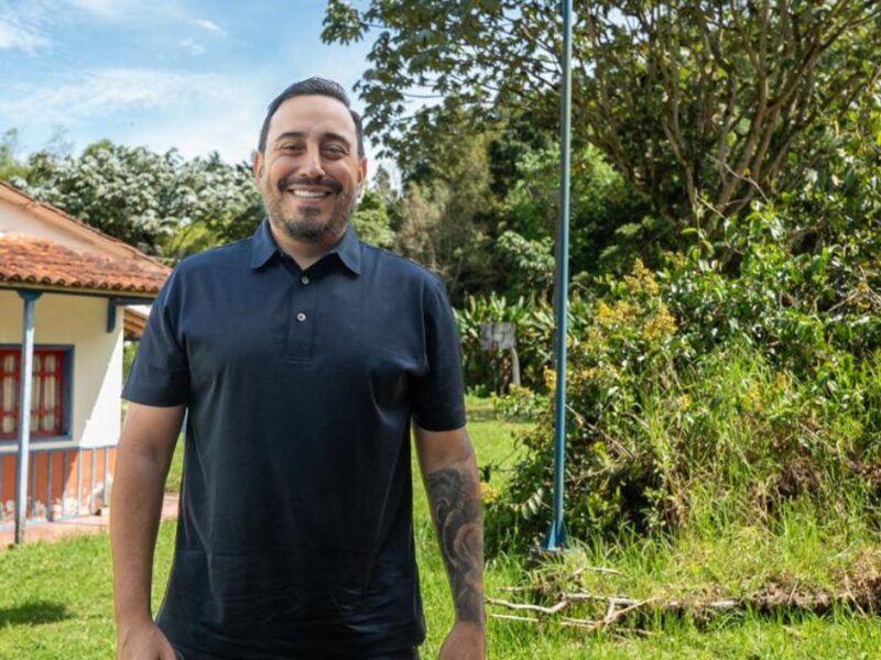 Gobernador anuncia respaldo productivo para asociaciones beneficiadas con la entrega del predio Miralindo en Risaralda