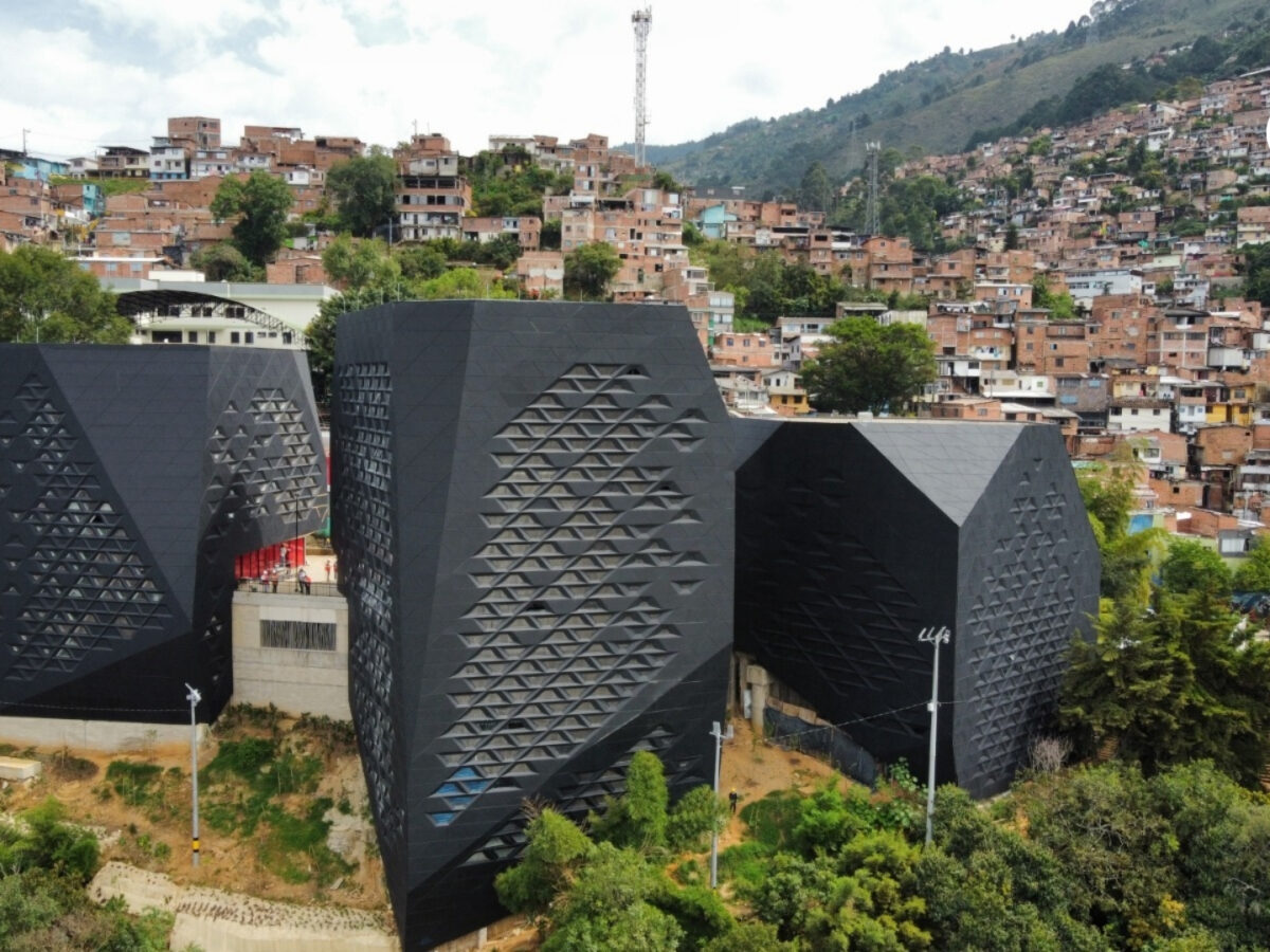 Medellín abre parcialmente la renovada Biblioteca Santo Domingo tras años de espera