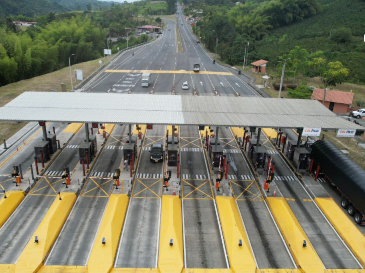 Petro anunció la tarifa inmediata a $700 pesos de peajes, ahora reconoce que no hay plata y solo aplicará en 2027