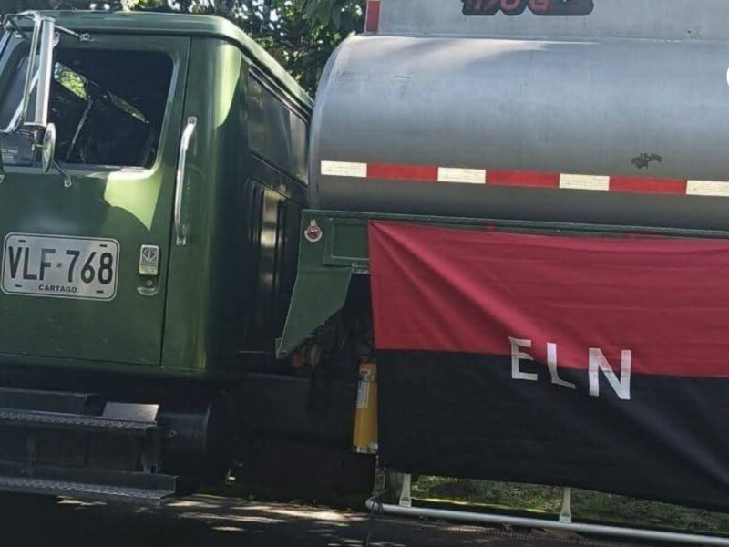 ataque del eln en la via entre risaralda y choco deja un vehiculo de carga incinerado camion eln choco risaralda redes sociales