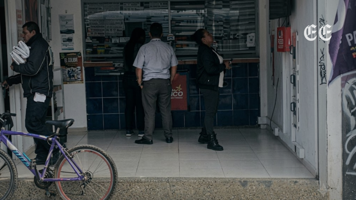 conductor de sitp detuvo su ruta en bogota para comprar un chance pagina web