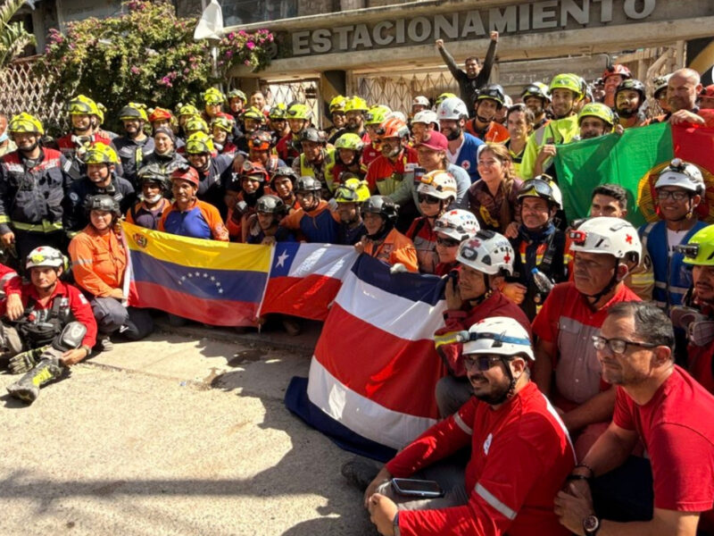 equipos de emergencia logran rescatar vivo a hernan gil tras una semana de los terremotos en venezuela rescate hernan venezuela redes sociales