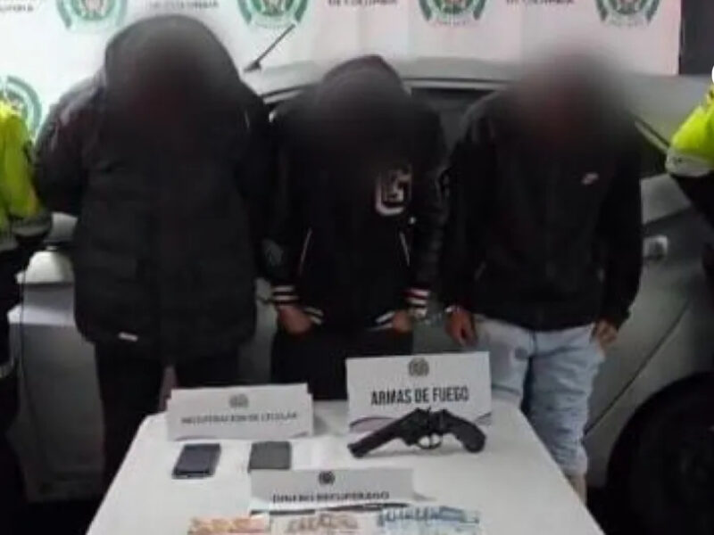 persecucion policial en bogota termina con la captura de tres hombres por robo a un restaurante capturados por robo en bogota policia metropolitana bogota