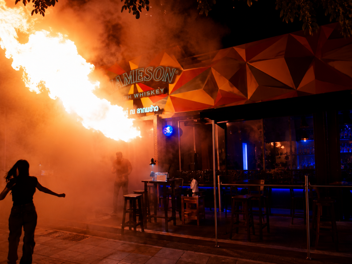 Tragedia en Tailandia por un voraz incendio en un establecimiento nocturno de Bangkok