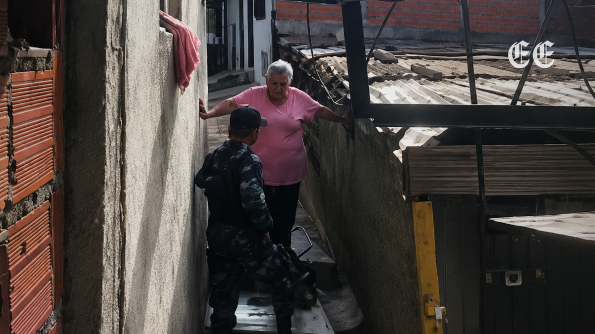 graban a un hombre agrediendo a una adulta mayor en un sector residencial de medellin por no darle dinero pagina web