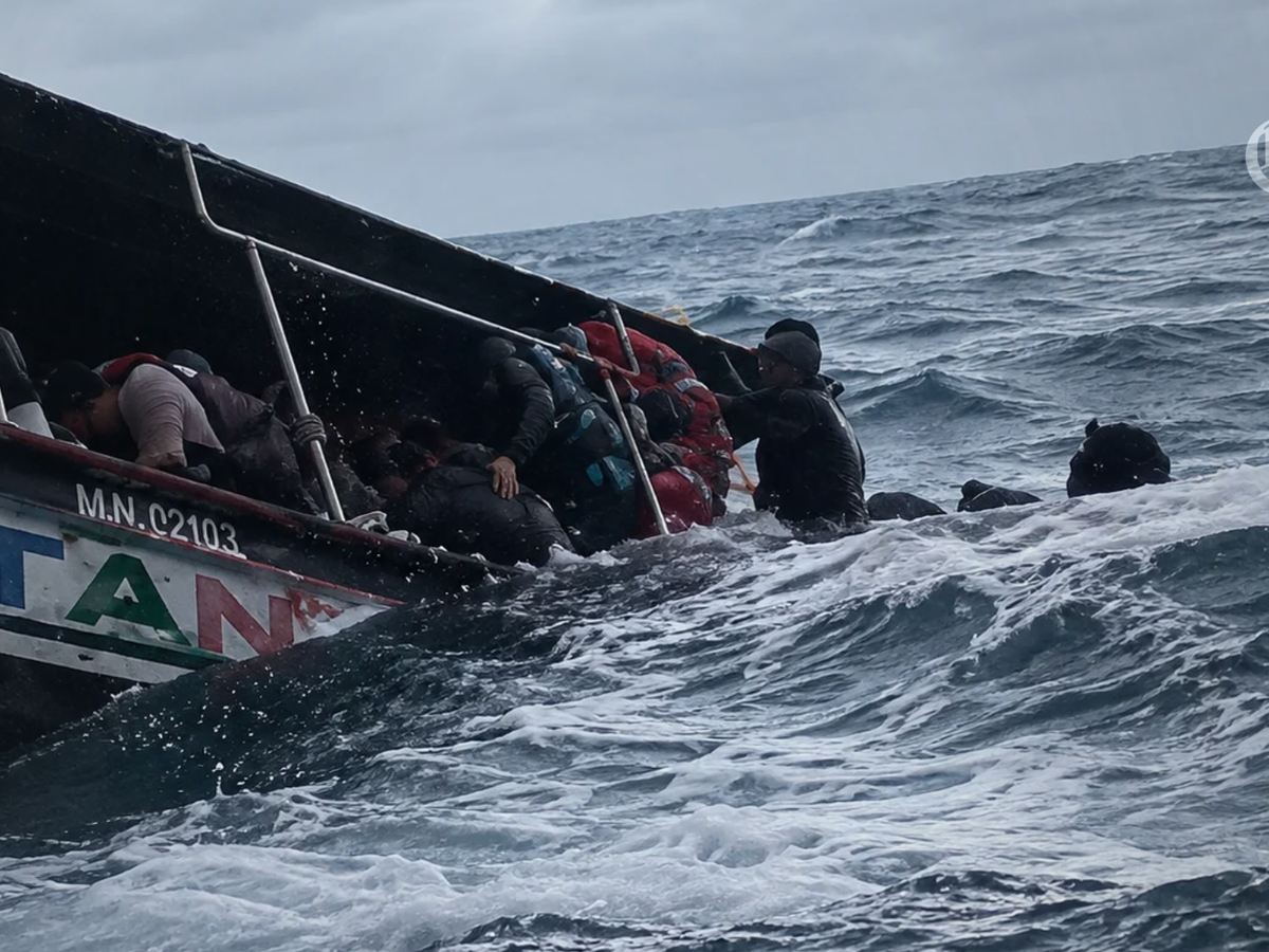 20 personas fueron rescatadas tras el volcamiento de una lancha turística en Santa Marta