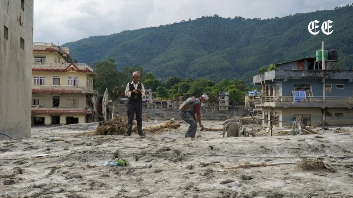 aumentan a 1 127 las victimas mortales y casi 4 900 personas continuan desaparecidas tras las graves riadas de nepal nepal efe