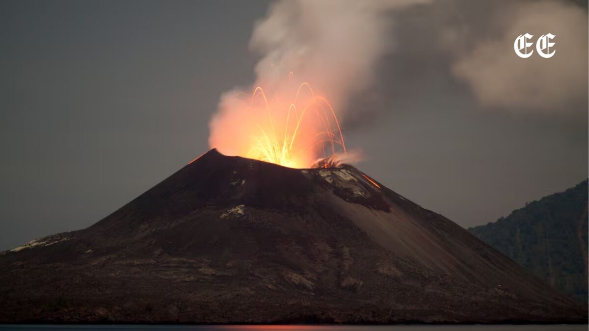 El Anak Krakatoa mantiene la alerta en Indonesia tras intensas erupciones y nubes de ceniza 1 borrador automatico volcan indonesia getty images