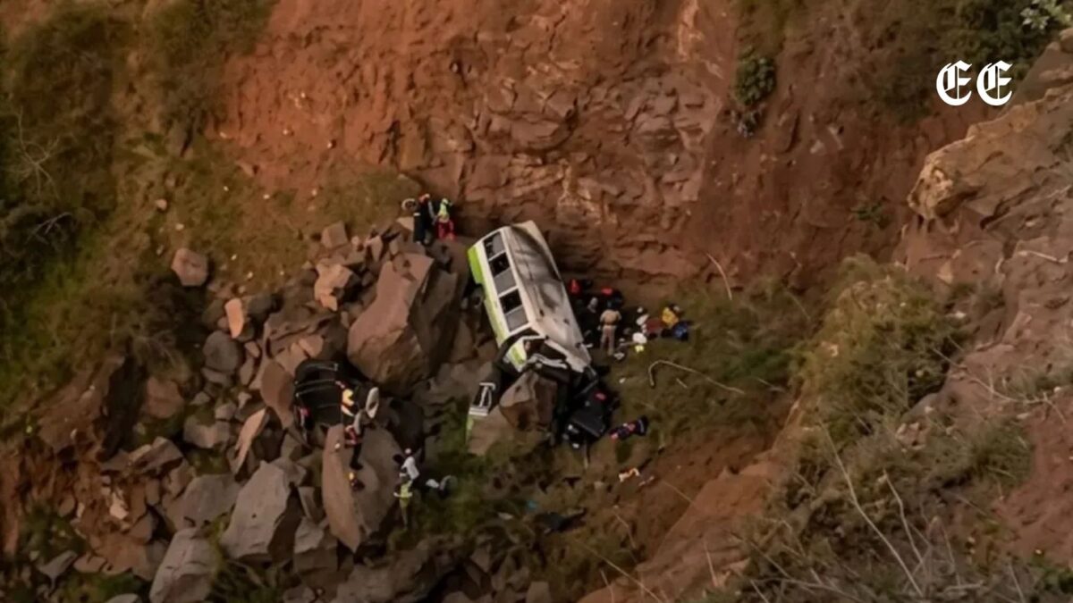 Bus con estudiantes cae por un barranco de 30 metros en Cabo Verde 1 bus con estudiantes cae por un barranco de 30 metros en cabo verde bus cabo verde redes sociales