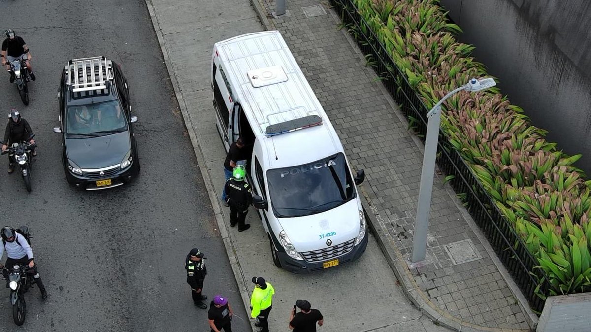 Caída de ‘Los Conejos’ desmantelan red de microtráfico en el Parque Bicentenario de Medellín 2 caida de los conejos desmantelan red de microtrafico en el parque bicentenario de medellin x2twitter.com