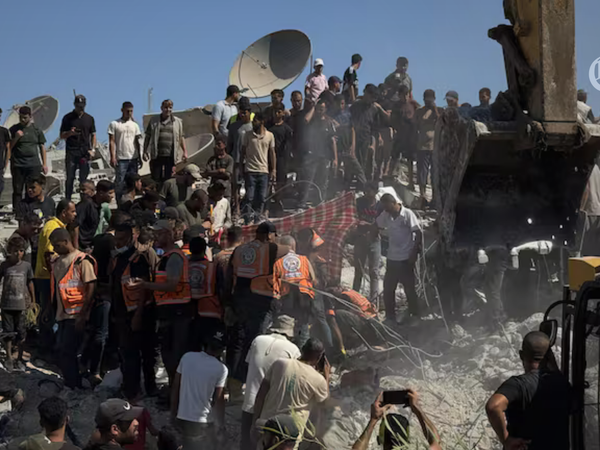Calamidad en el norte de Gaza tras el colapso de un edificio que albergaba a cien desplazados