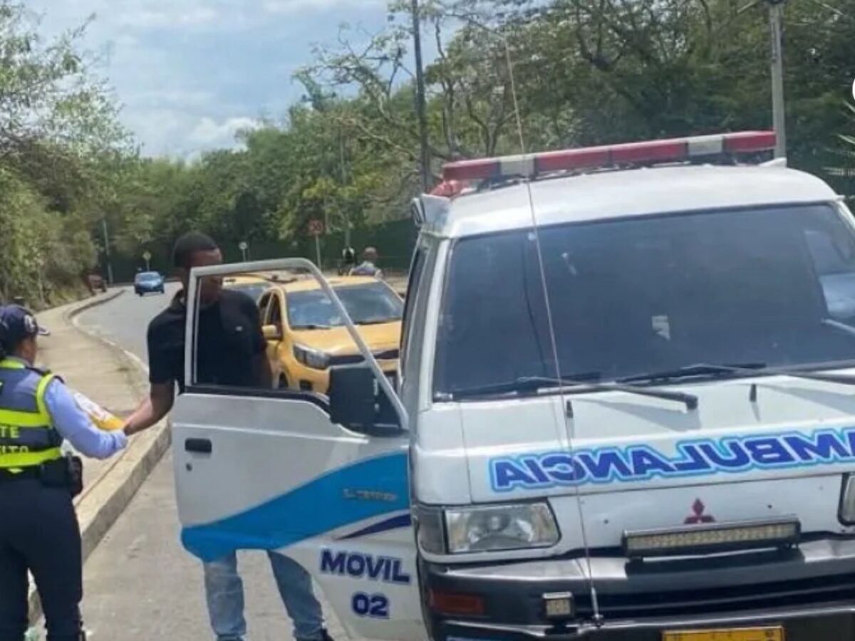 Conductor en estado de embriaguez usaba una ambulancia para llevar a su familia al río Pance