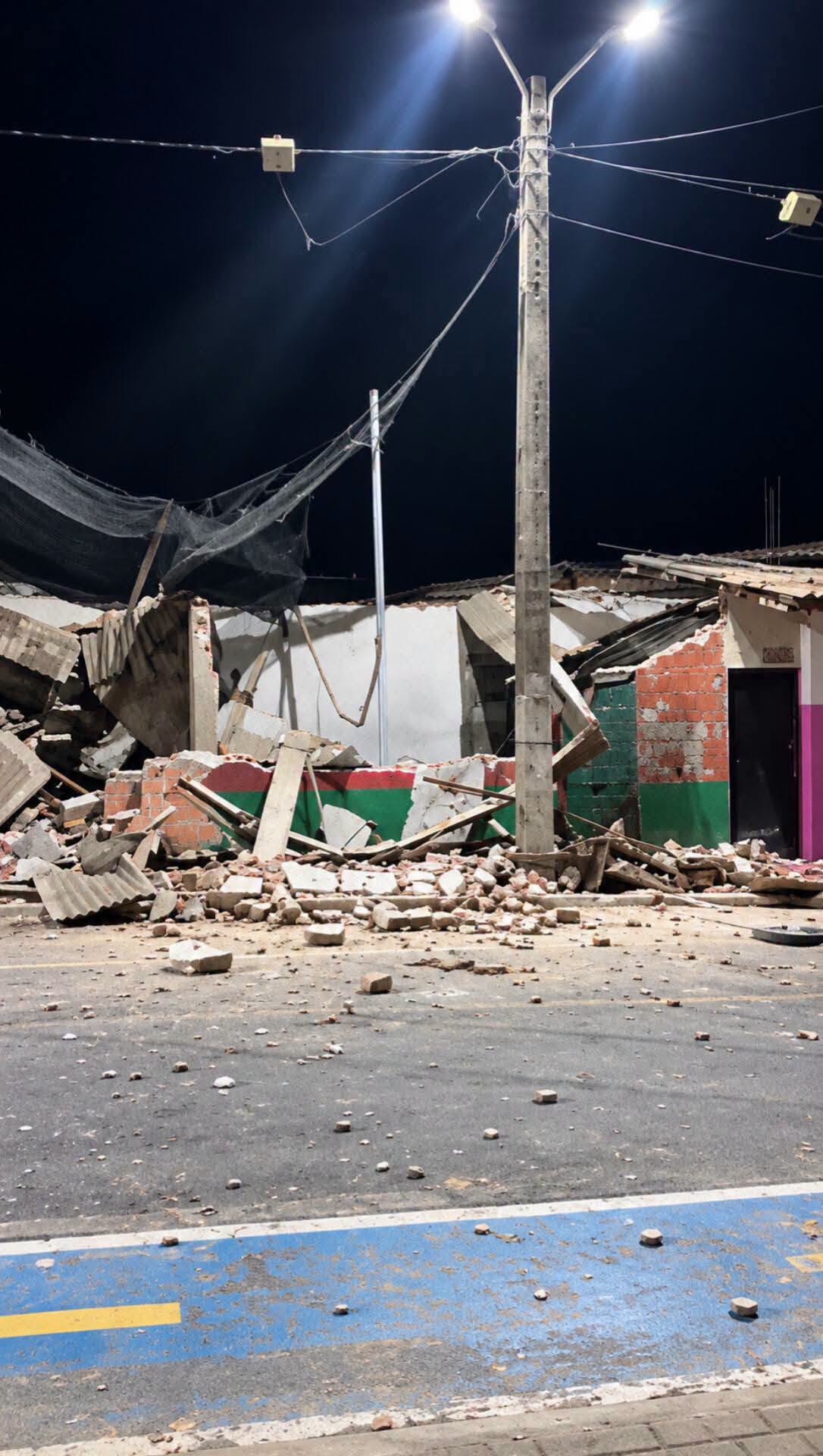 eln destruye una estacion de policia de guamalito tras la salida de los uniformados