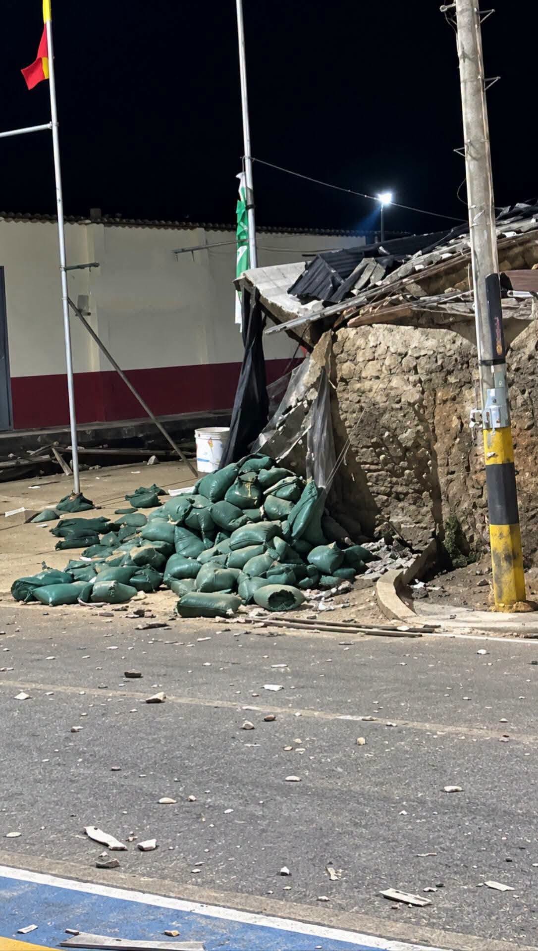 eln destruye una estacion de policia de guamalito tras la salida de los uniformados hr889dma8aa1zsq