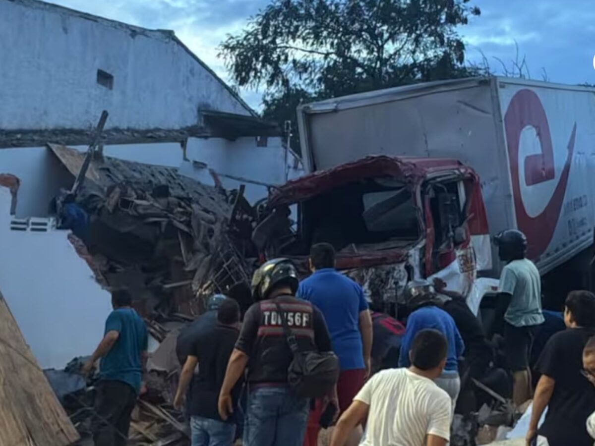 tractomula sin frenos ocasiona tragedia mortal y destruye una vivienda en la via a giron giron accidente redes sociales