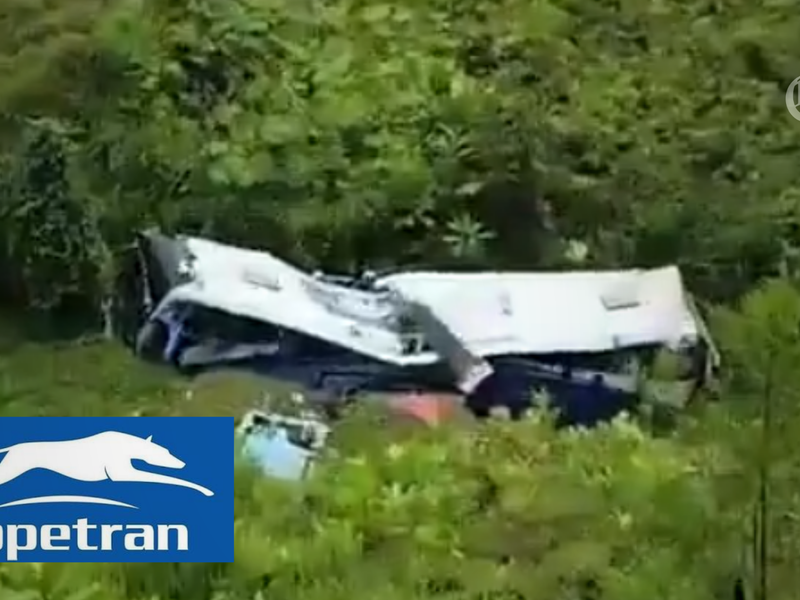 un grave accidente de bus de copetran deja al menos 20 heridos via santa marta medellin pagina web 800x600 un grave accidente de bus de copetran deja al menos 20 heridos via santa marta medellin pagin