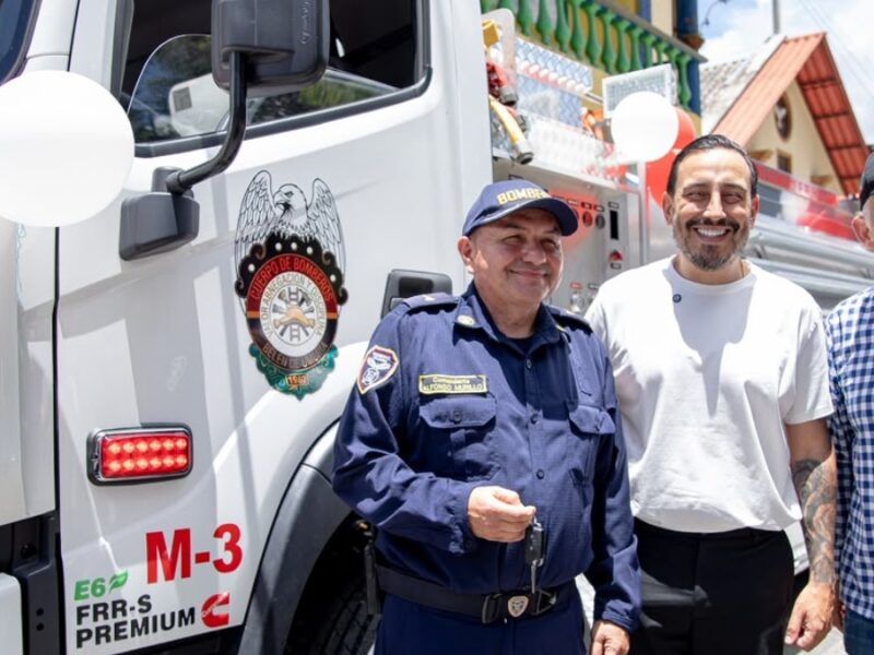 Juan Diego Patiño, fortalece capacidad de respuesta de bomberos de Belén de Umbría, con nuevo vehículo cisterna