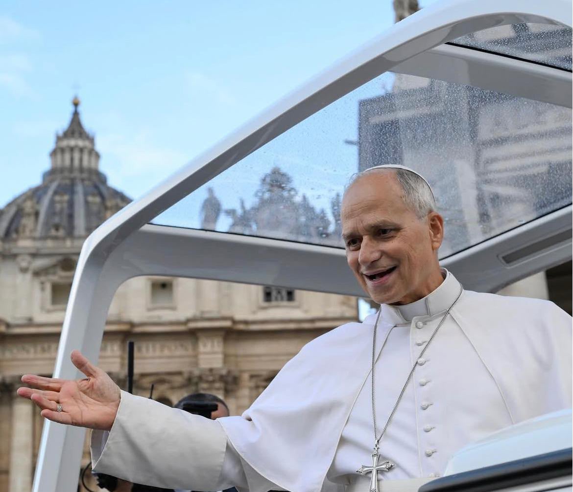 el papa leon xiv vuelve al papamovil y retoma su agenda publica tras superar hvke6kpwcaeyvvd