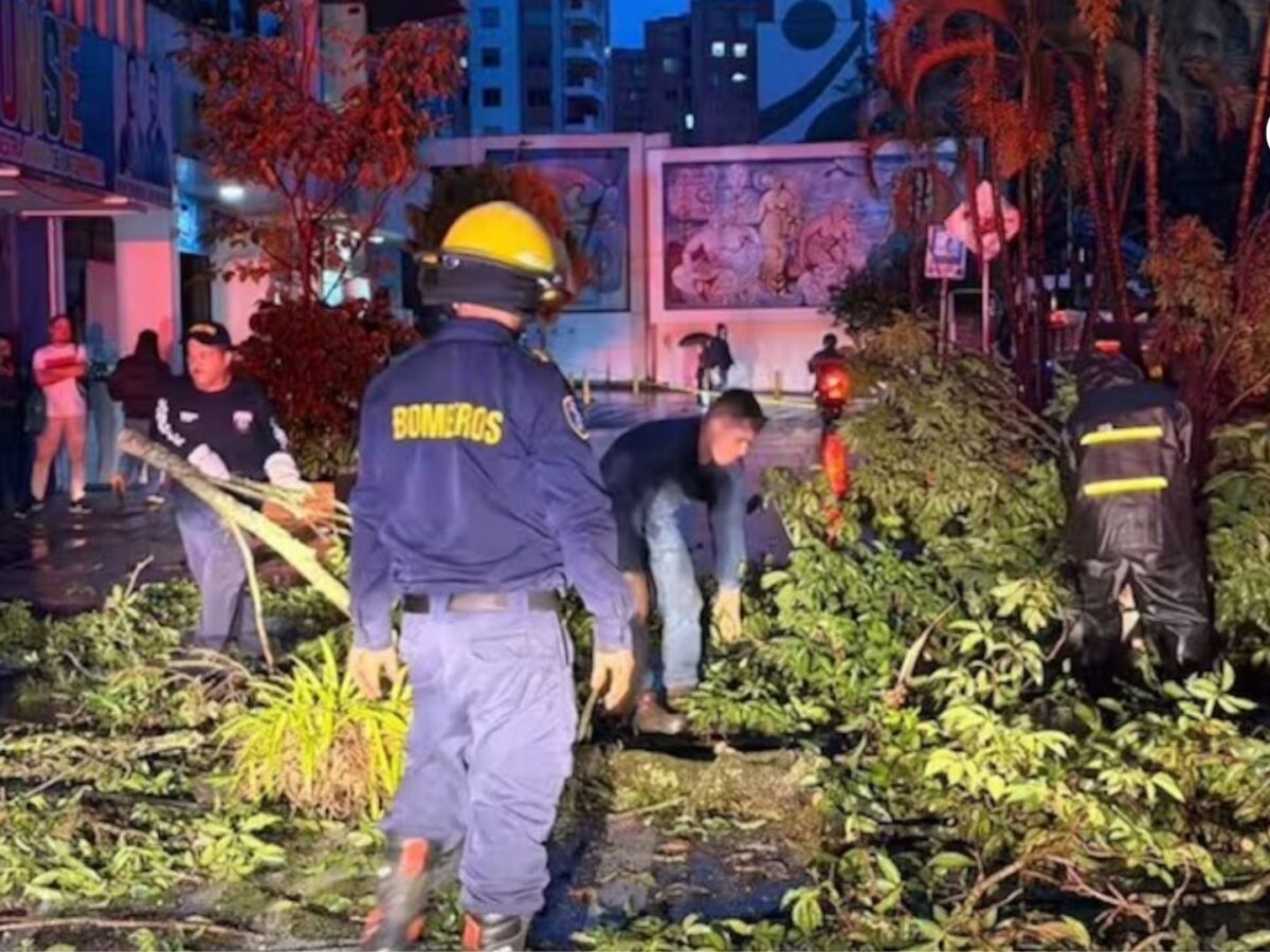 Emergencia en Ibagué tras aguacero que obligó a evacuar el Teatro Tolima en plena graduación